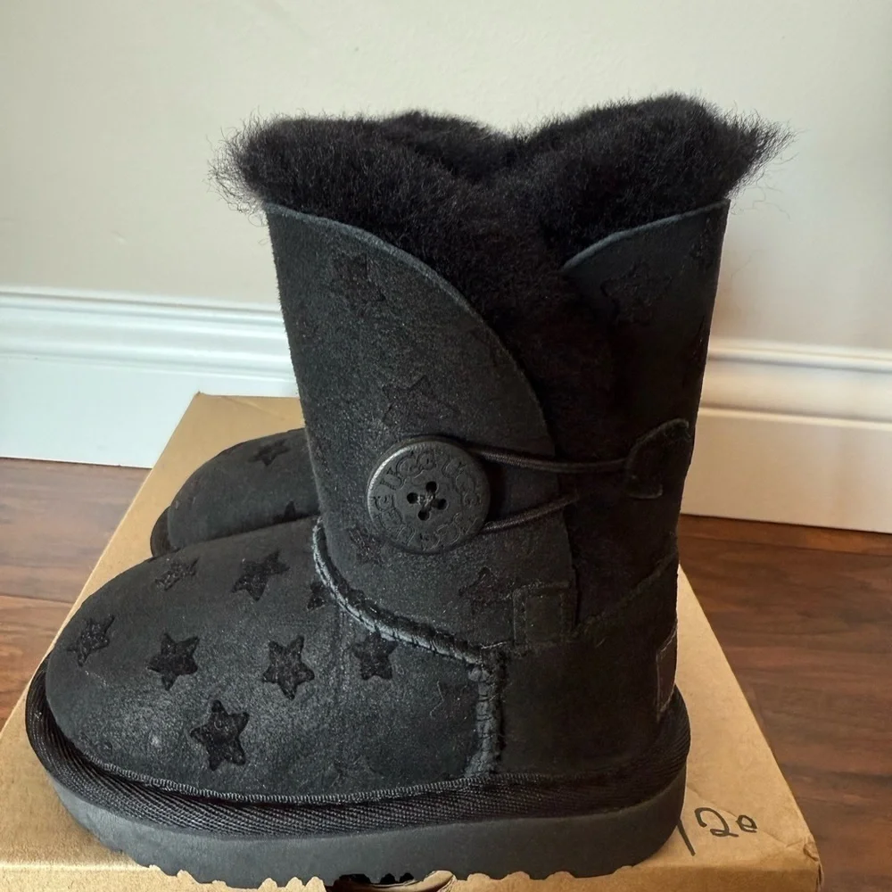 UGG Bailey Button II Stars Classic Boots-Black Size 6